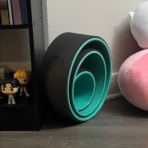Black and Teal Yoga Wheel Set